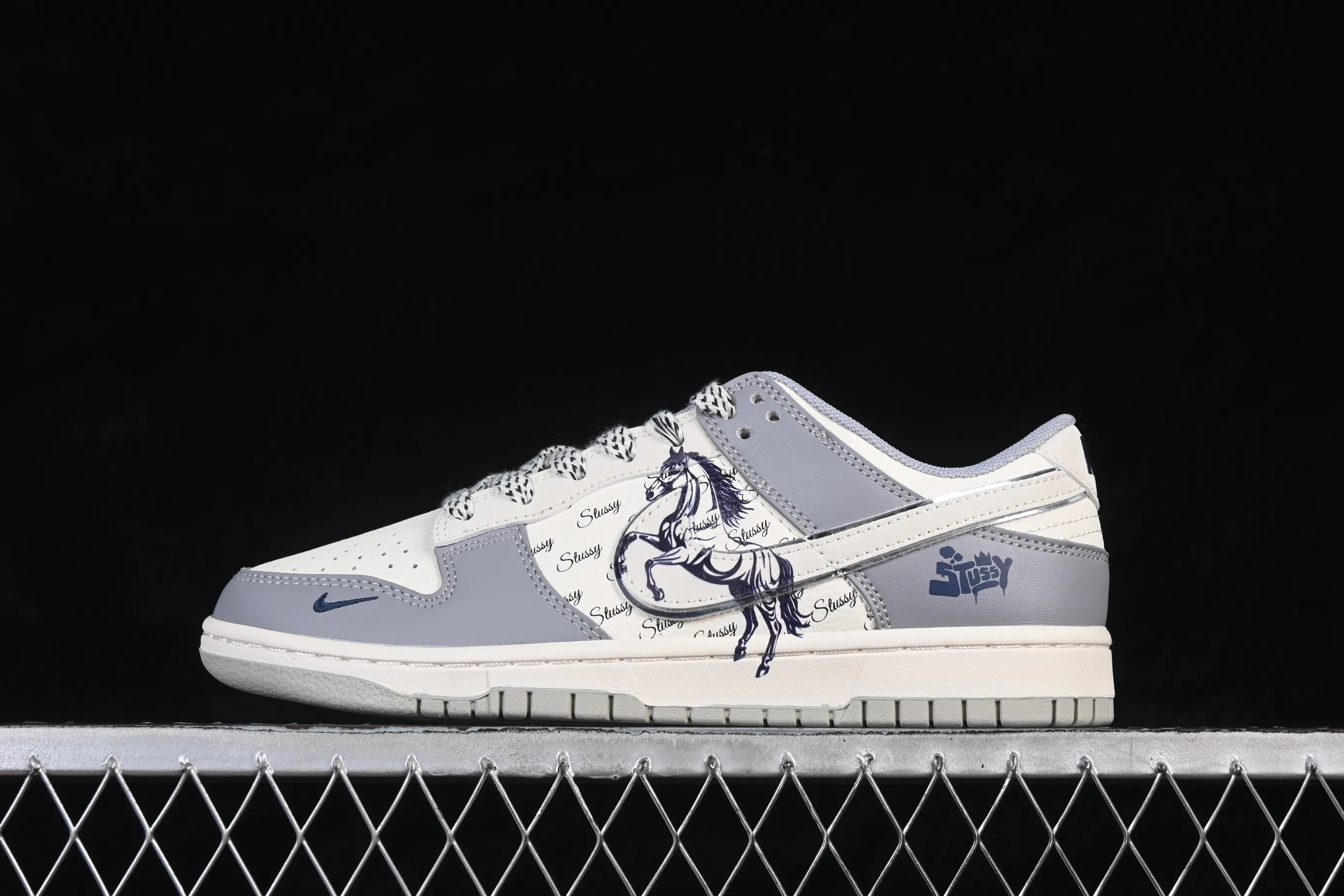 All categories Nk SB Dunk Series Nk SB Dunk Low High-end customized low-top sneakers Nike SB Dunk Low Limited to the Year of the Horse Luma Anniversary high-end customized low-top casual sneakers SD6888-109